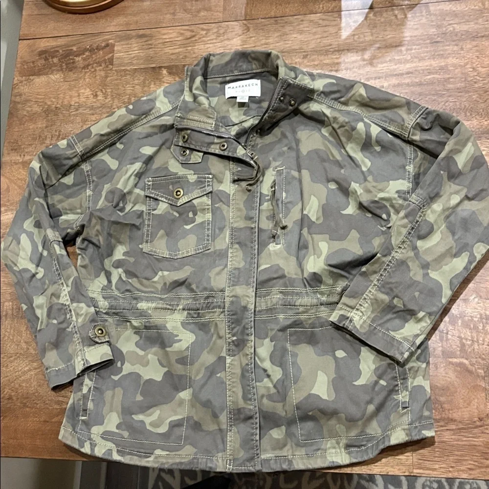 Marrakech Camo Jacket. Medium. Utility jacket. Light weight. Cinched waist